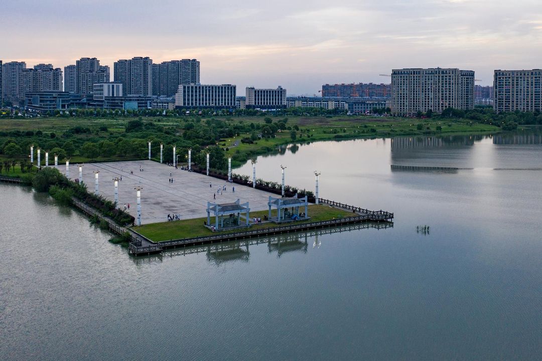 南京江宁滨江开发区石刻湖亚朵酒店