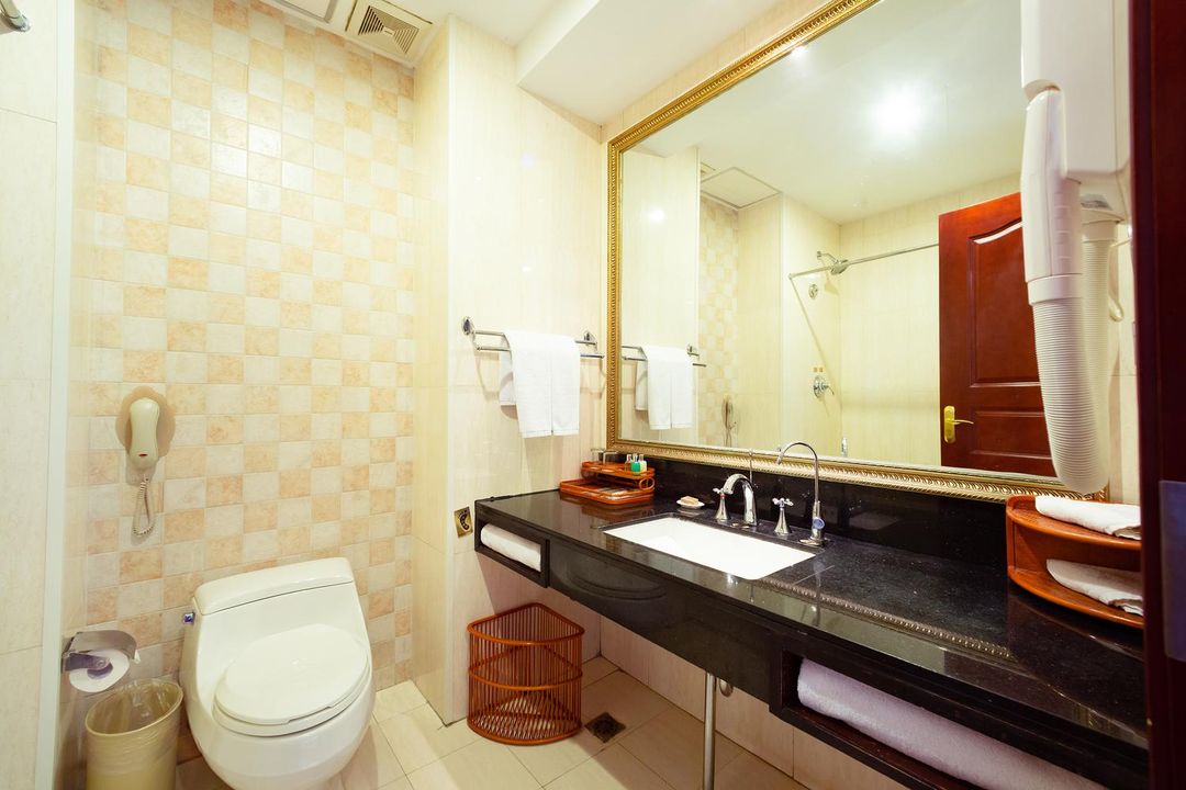 龙口月亮湾海景酒店(东海观音殿店)