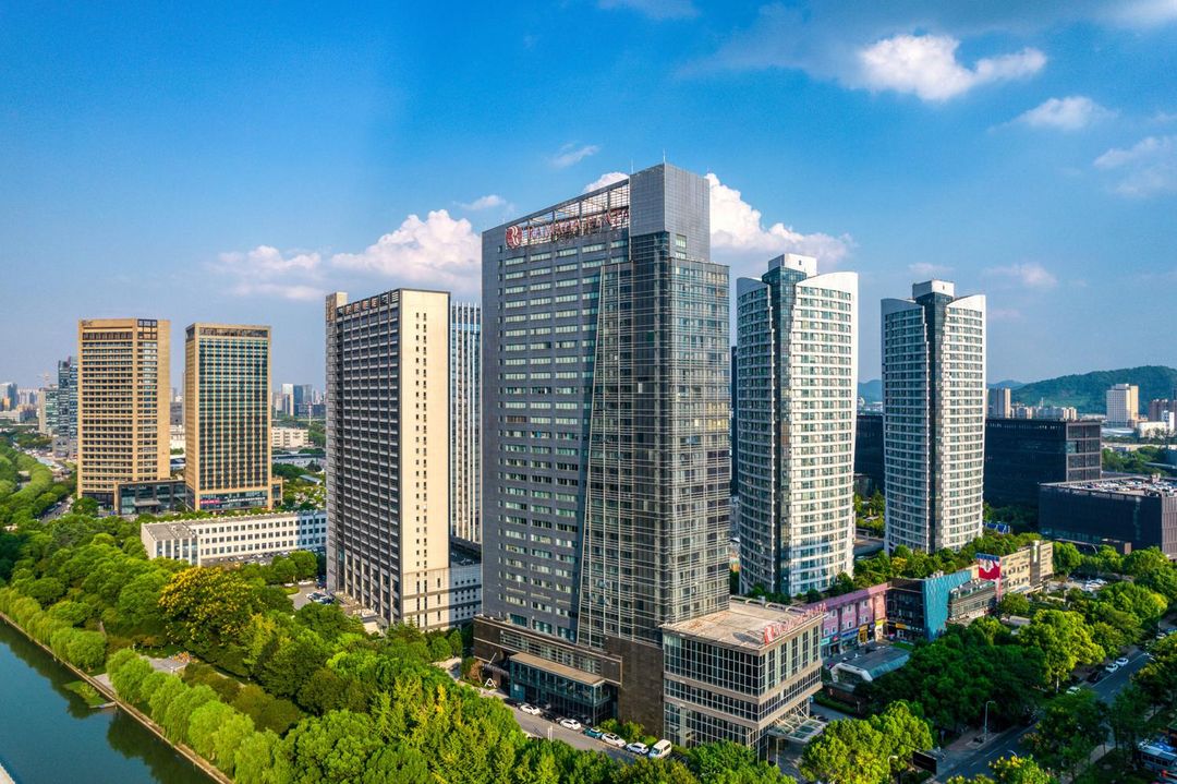 杭州滨江宝龙城诚业路亚朵酒店