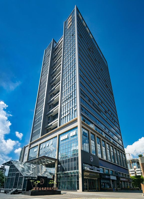深圳定军山有戏电影酒店(宝安国际机场宝田一路地铁站店)