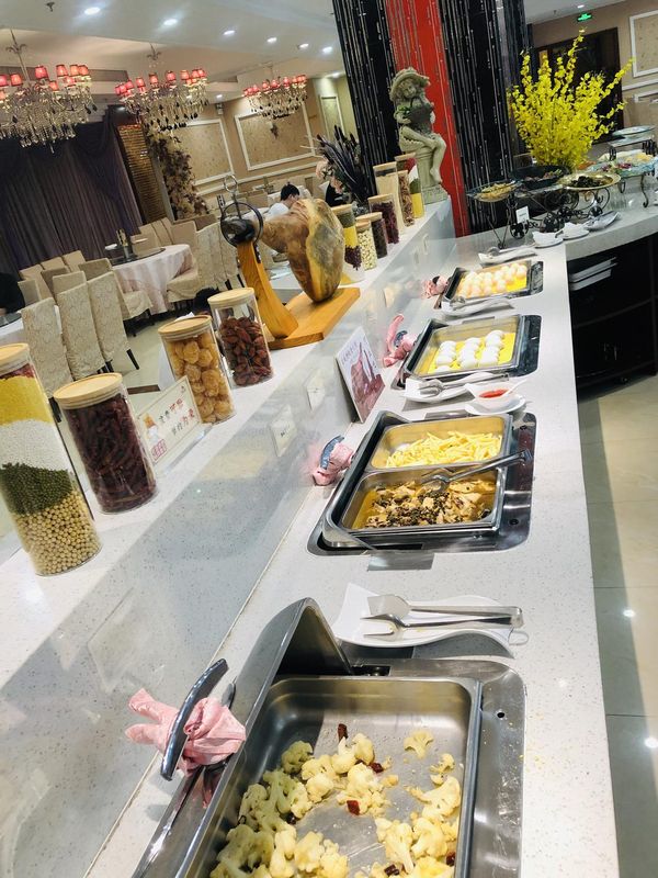 明都大酒店(昆明交三桥地铁站南屏步行街店)