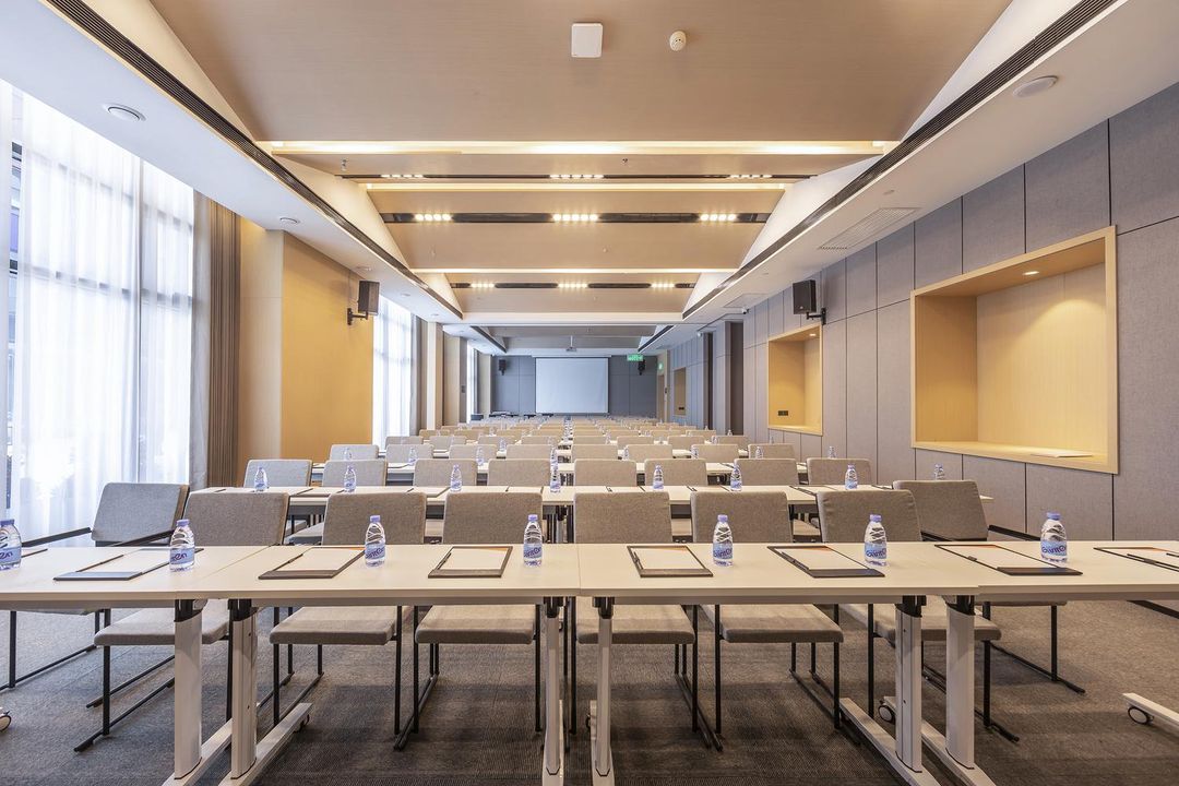 郑州新郑国际机场华夏大道亚朵酒店