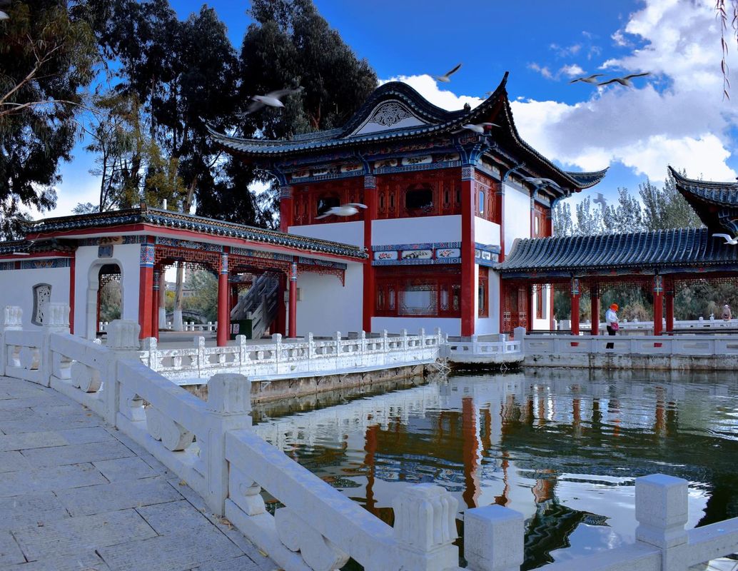 昆明西山区大观公园亚朵酒店