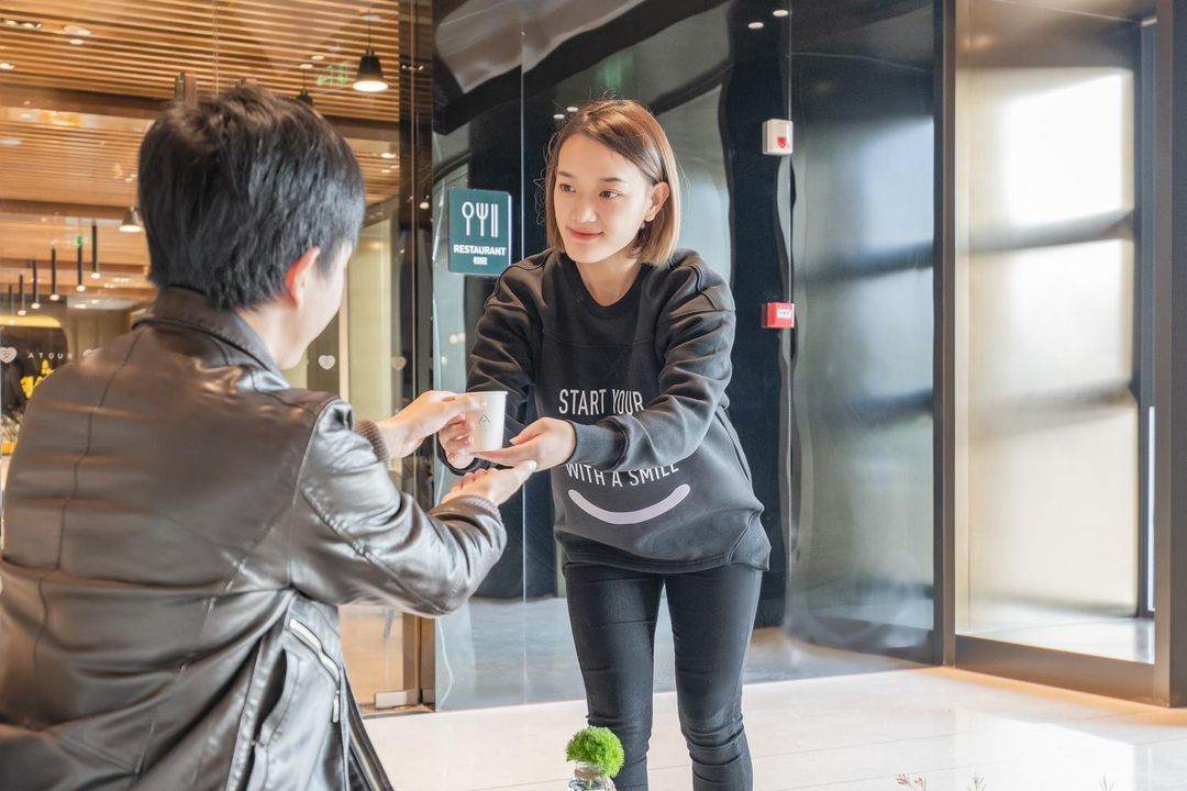 上海浦东曹路地铁站亚朵酒店
