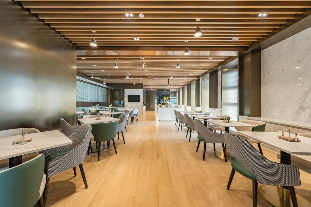 上海浦东曹路地铁站亚朵酒店