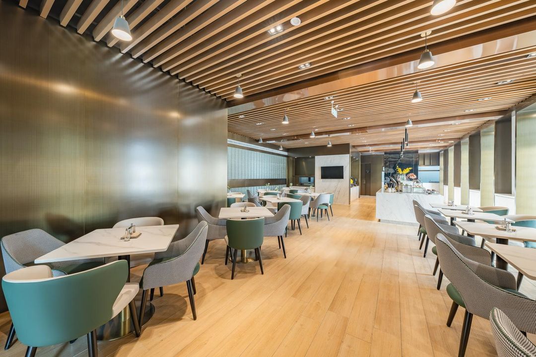 上海浦东曹路地铁站亚朵酒店