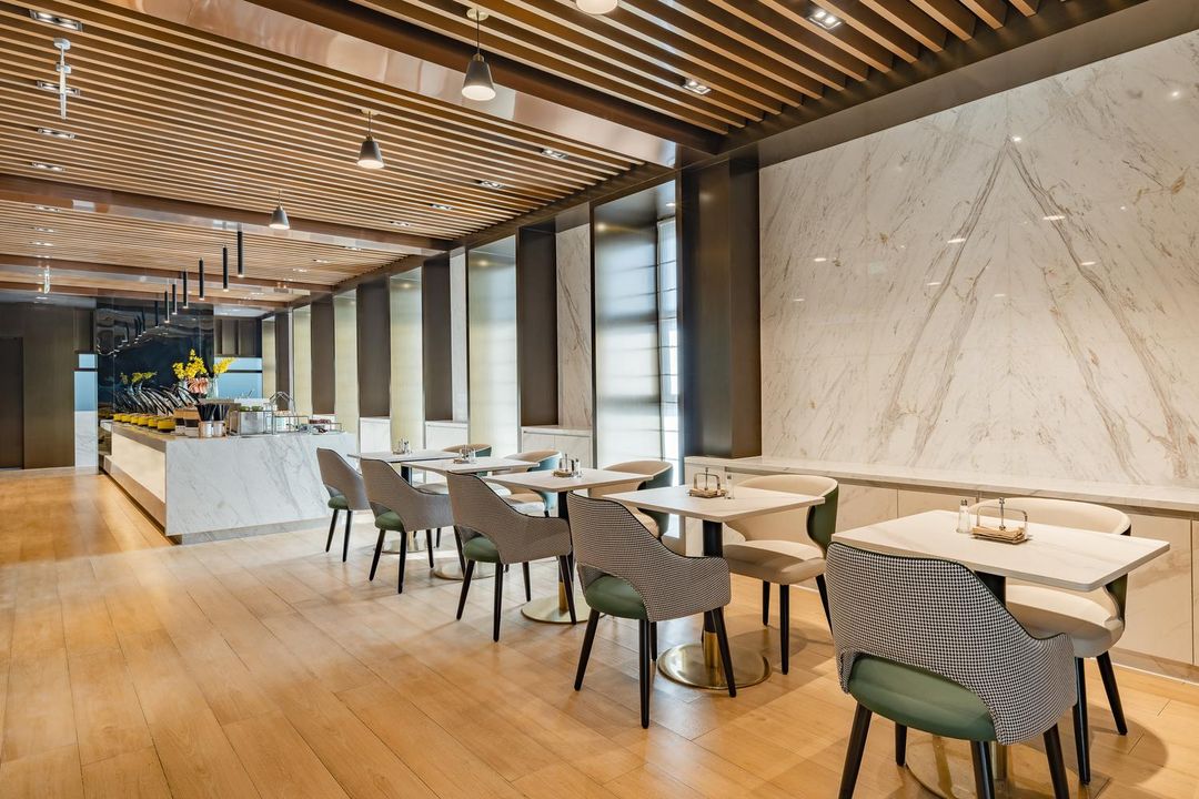 上海浦东曹路地铁站亚朵酒店