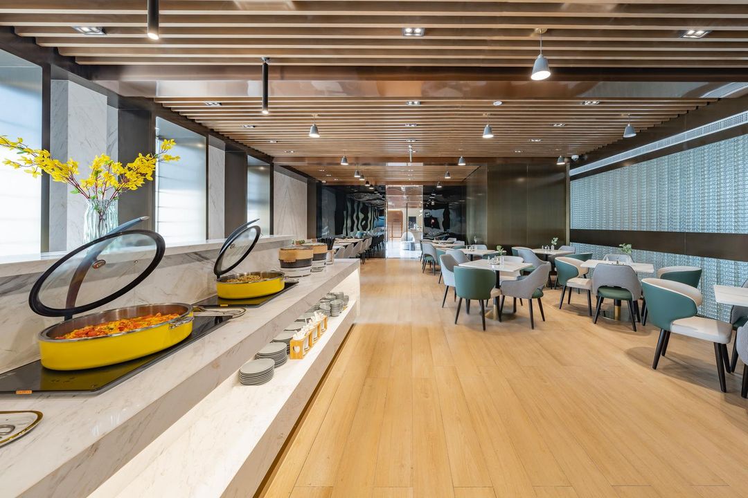 上海浦东曹路地铁站亚朵酒店