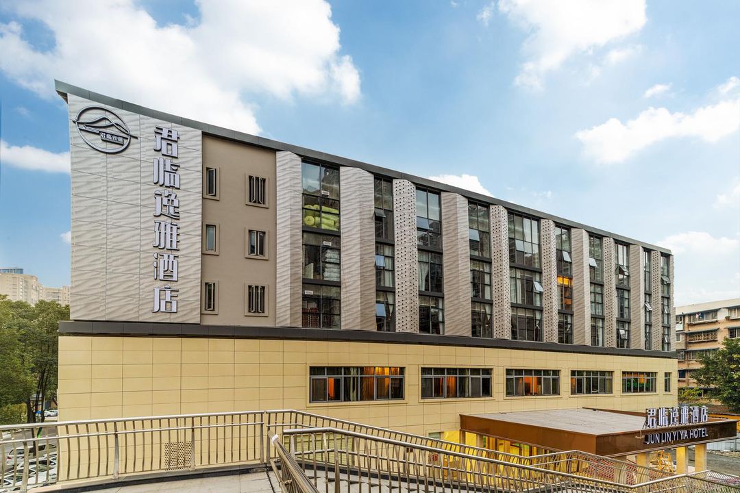 君临逸雅酒店(成都火车南站三瓦窑地铁站店)