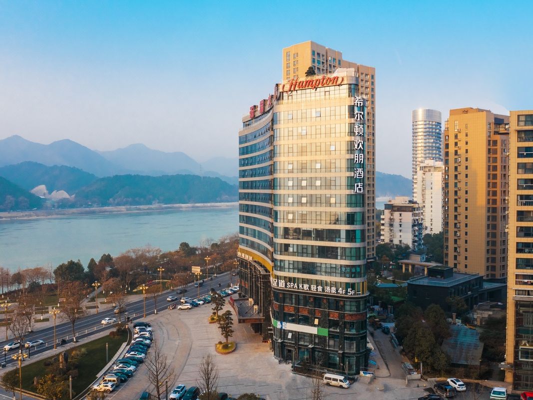 杭州桐庐富春江希尔顿欢朋酒店
