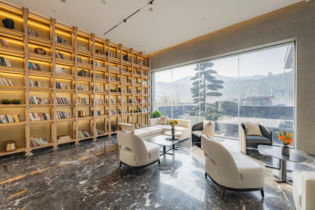 重庆西站站前广场亚朵酒店