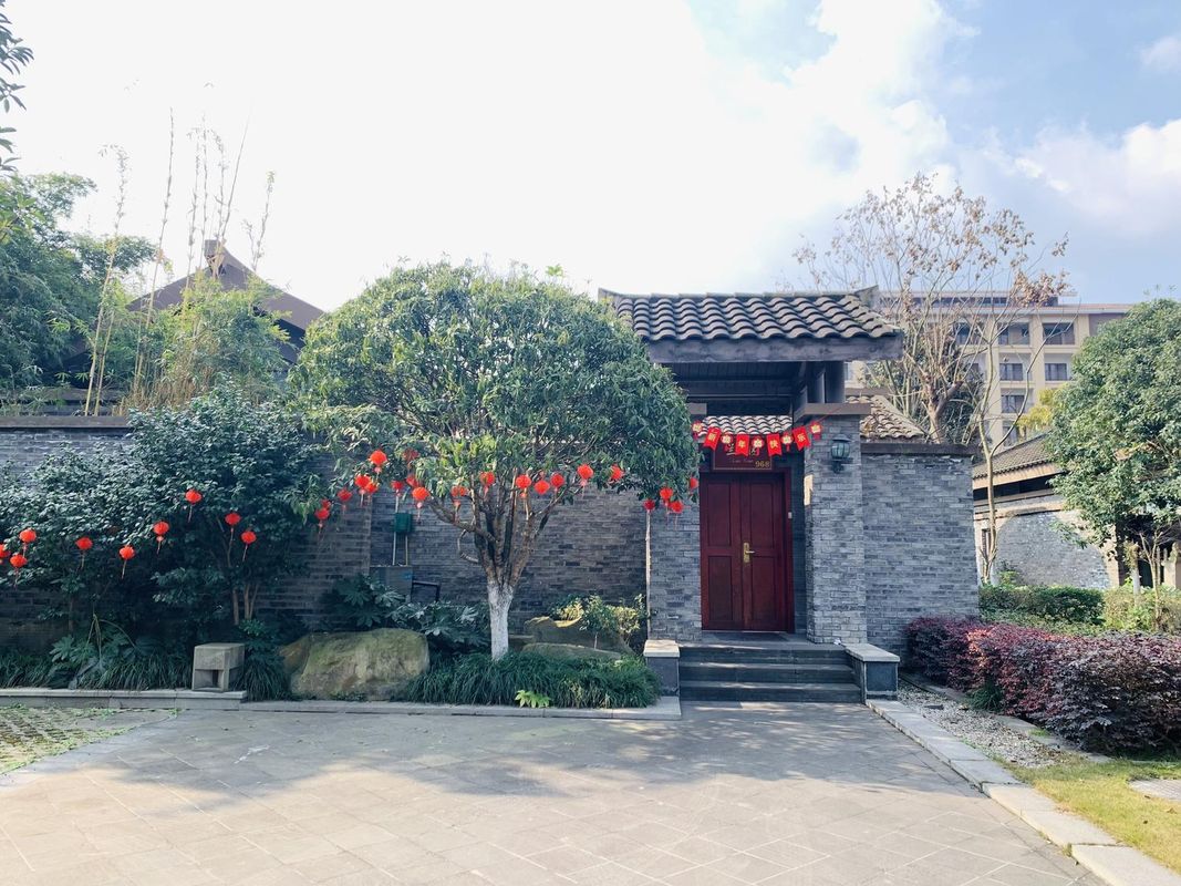 新津城市名人酒店(希望&middot;奥特莱斯店)