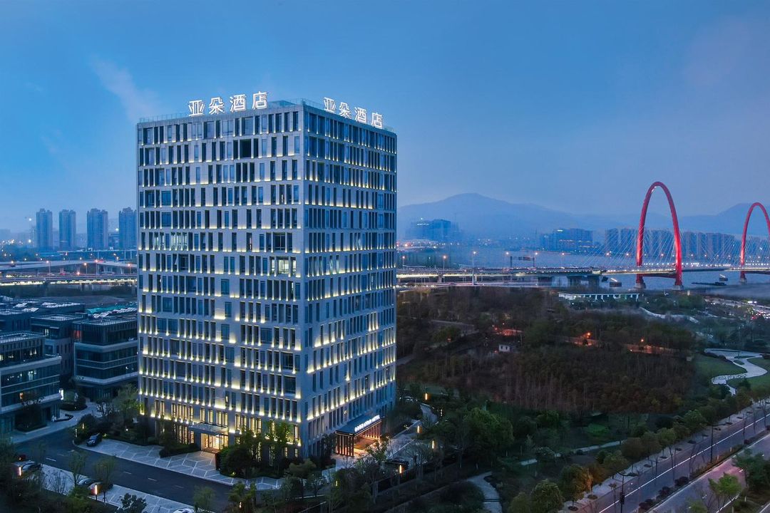 杭州西湖区西投银泰城亚朵酒店
