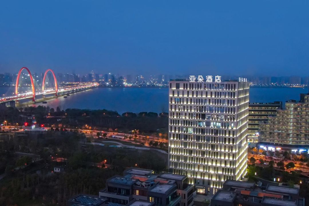 杭州西湖区西投银泰城亚朵酒店