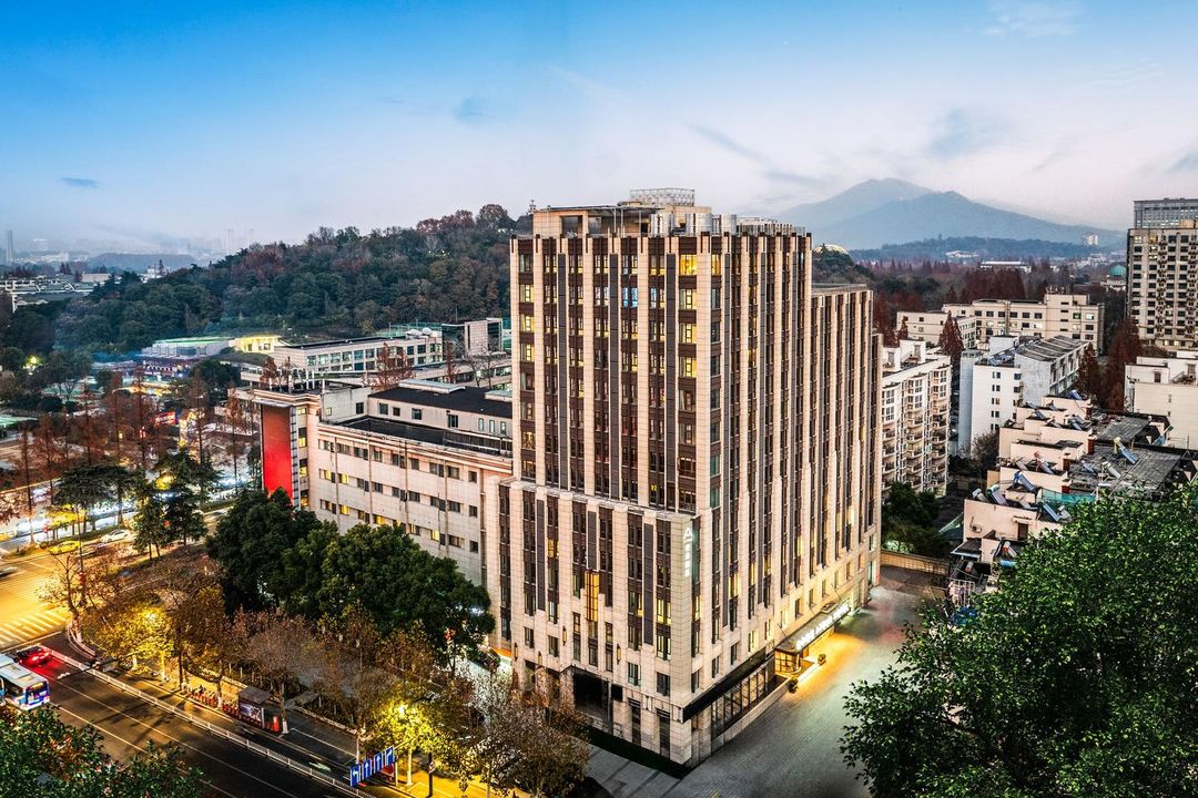 南京鼓楼广场北京东路亚朵酒店