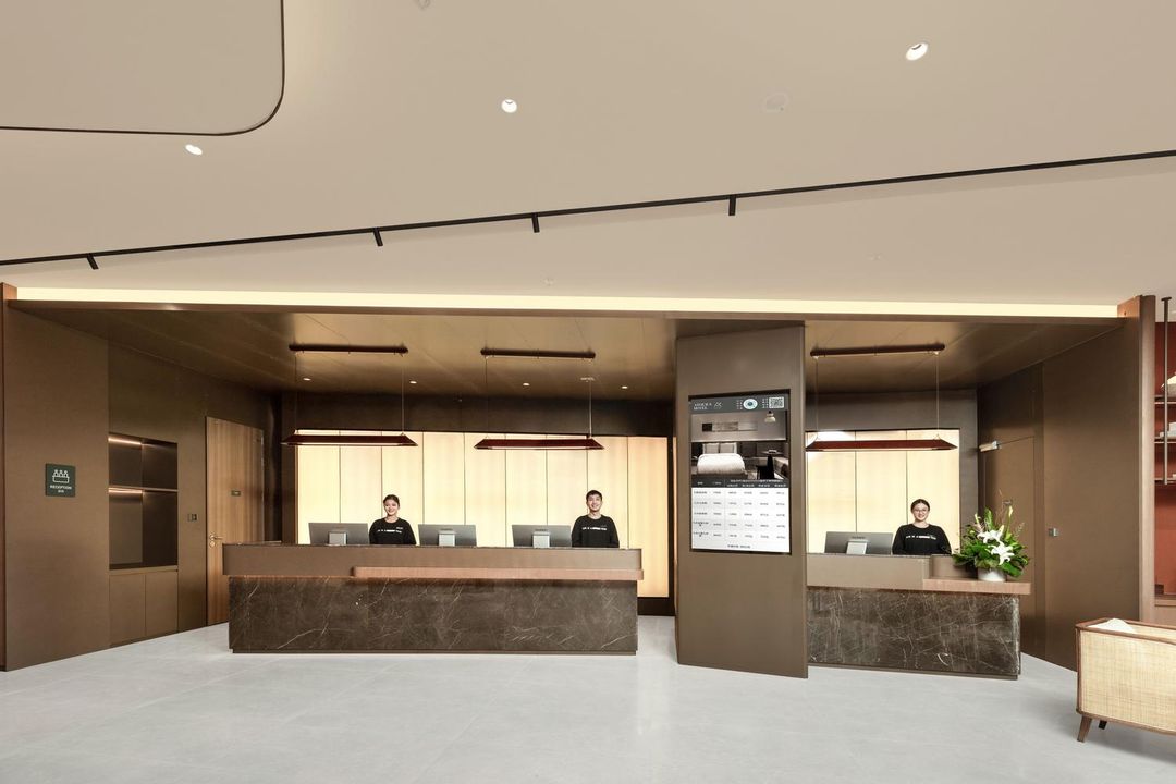 上海国际旅游度假区崇溪路亚朵酒店