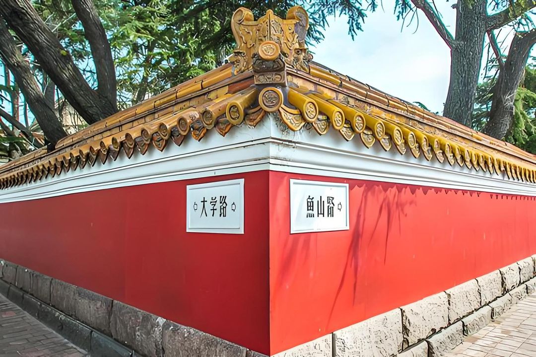 青岛北站振华路亚朵酒店