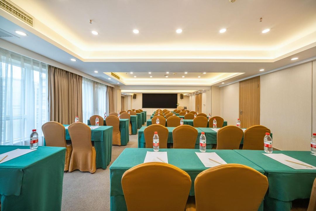 成都曼松酒店(成都西站中坝地铁站店)