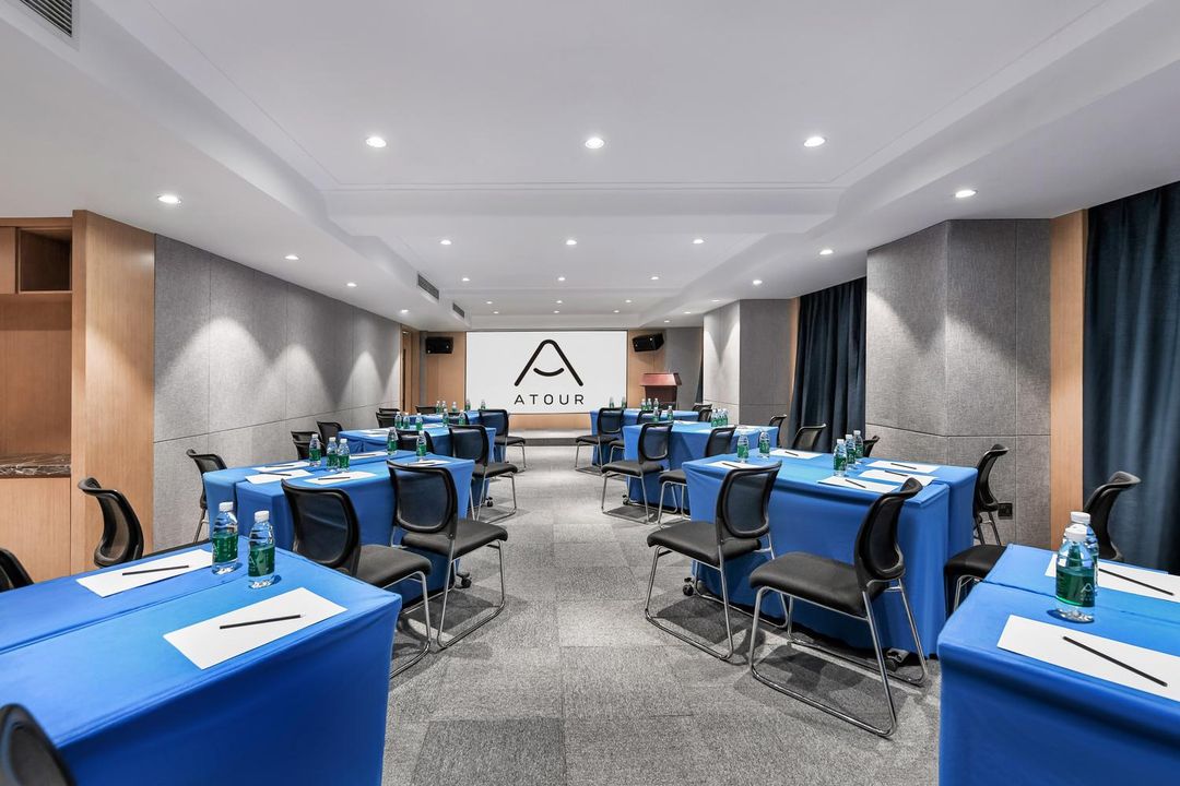 贵阳会展中心金朱东路亚朵酒店