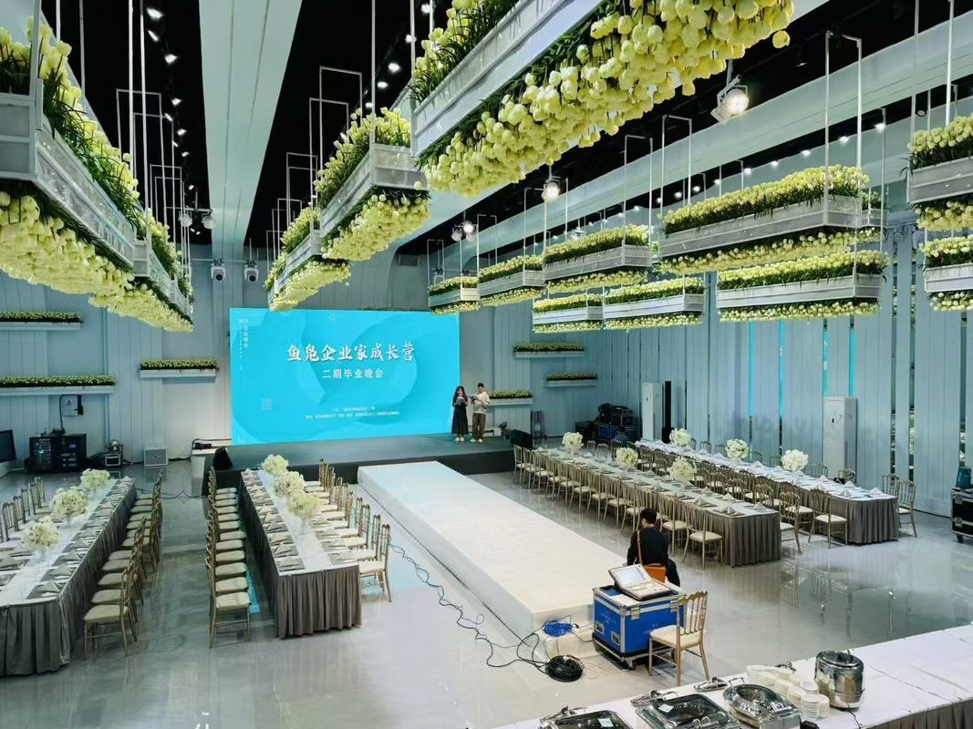 拉菲国际酒店(成都温江大学城南熏大道地铁站店)