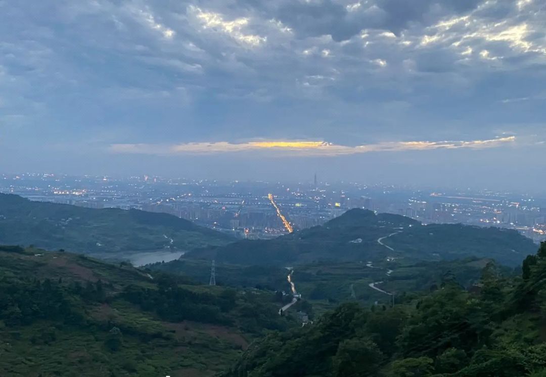 成都龙泉驿区航空职业大学亚朵X酒店