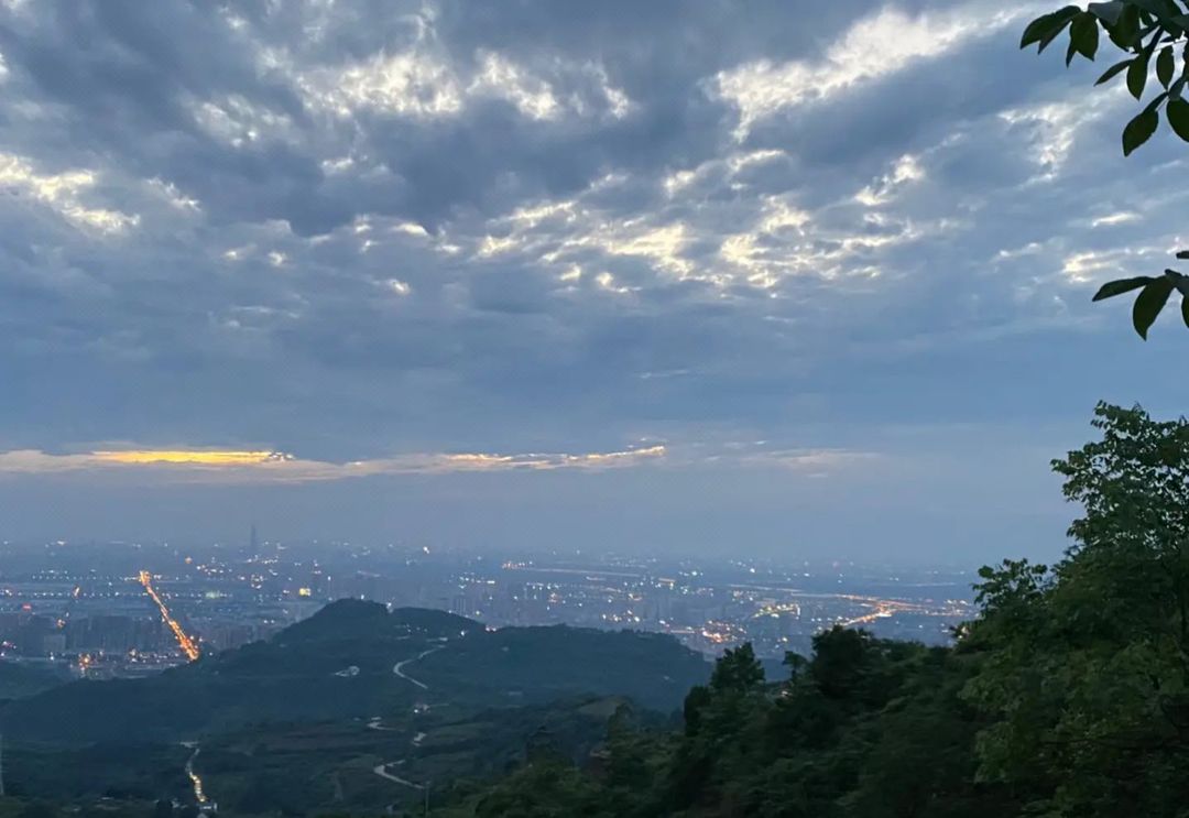 成都龙泉驿区航空职业大学亚朵X酒店