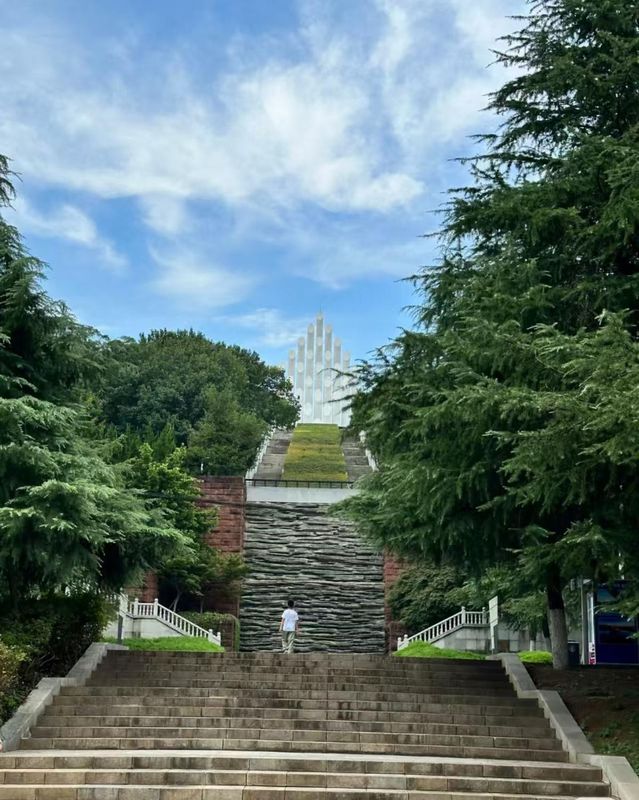 万利达凯瑞国际酒店(武汉纺织大学谭鑫培公园地铁店)