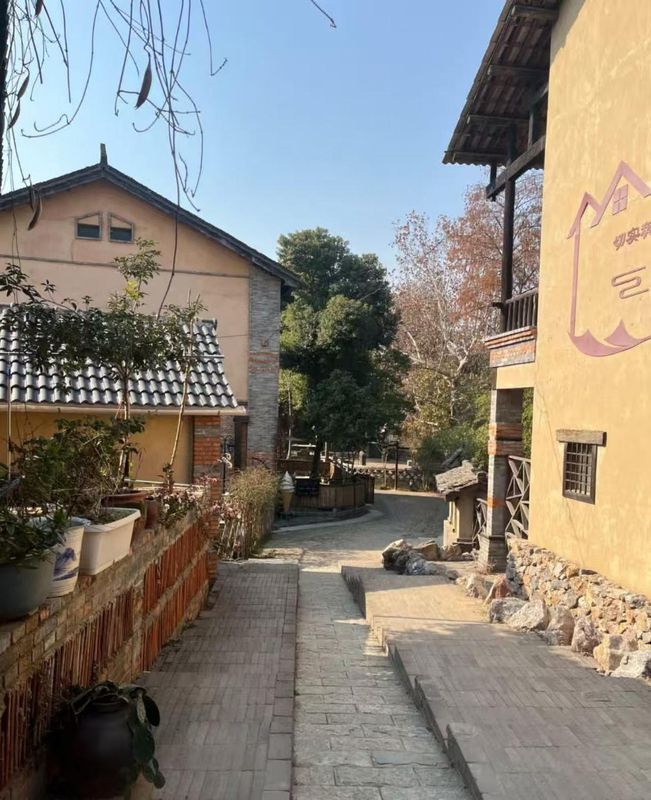 万利达凯瑞国际酒店(武汉纺织大学谭鑫培公园地铁店)