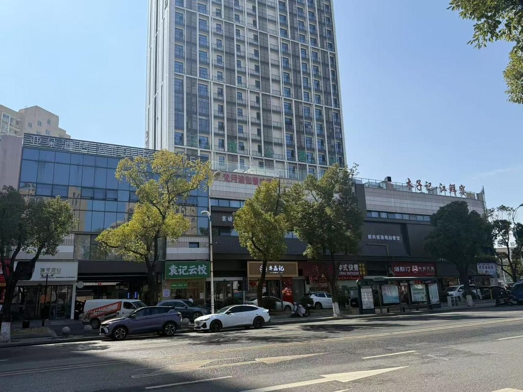 绍兴柯桥滨海商业中心亚朵酒店