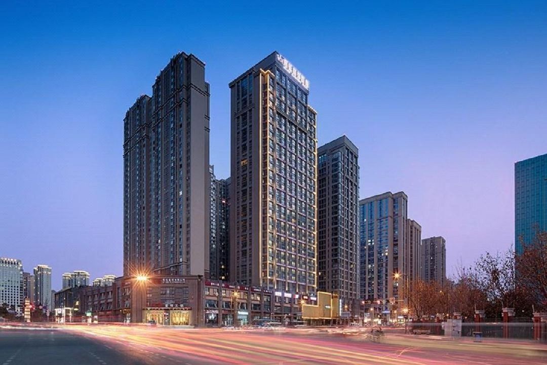 成都嘉廷酒店(锦城湖地铁站铁像寺水街店)