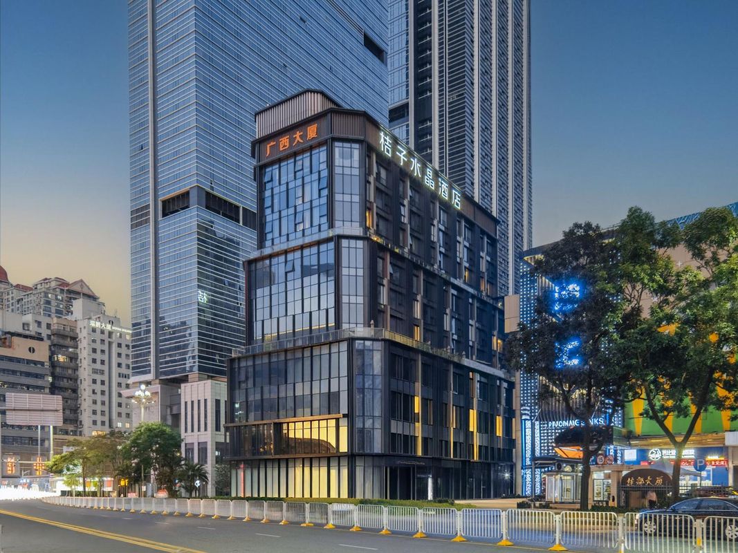 深圳罗湖口岸国贸桔子水晶酒店