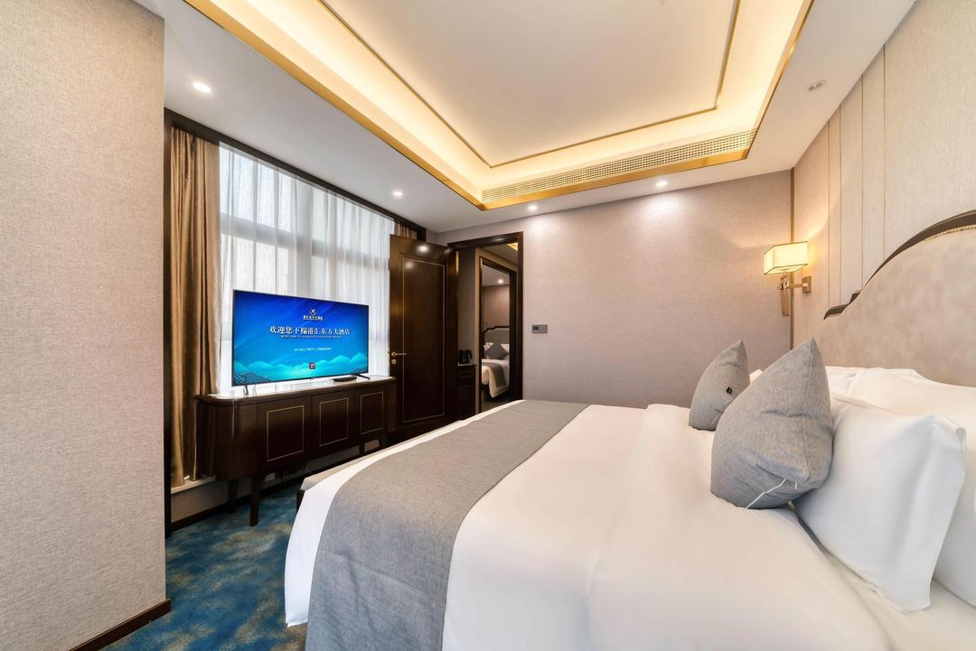 桐庐大奇山路港汇景澜大酒店