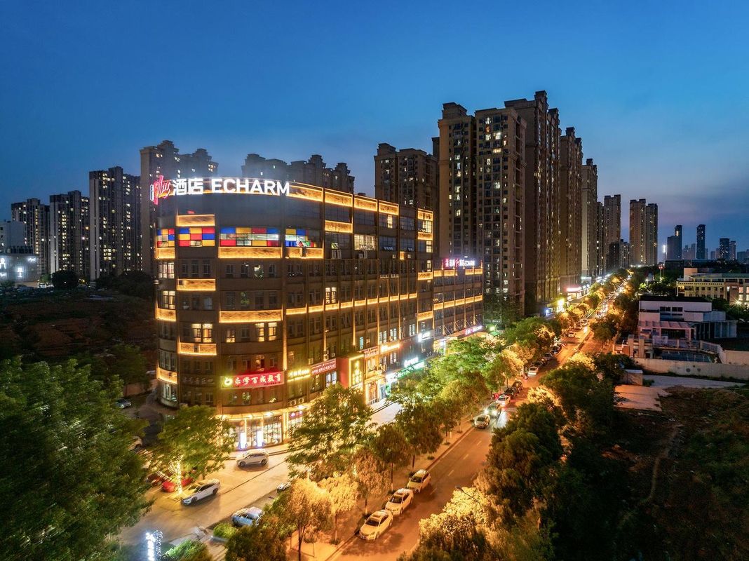 宜尚PLUS酒店(武汉东湖学院大花岭地铁站店)