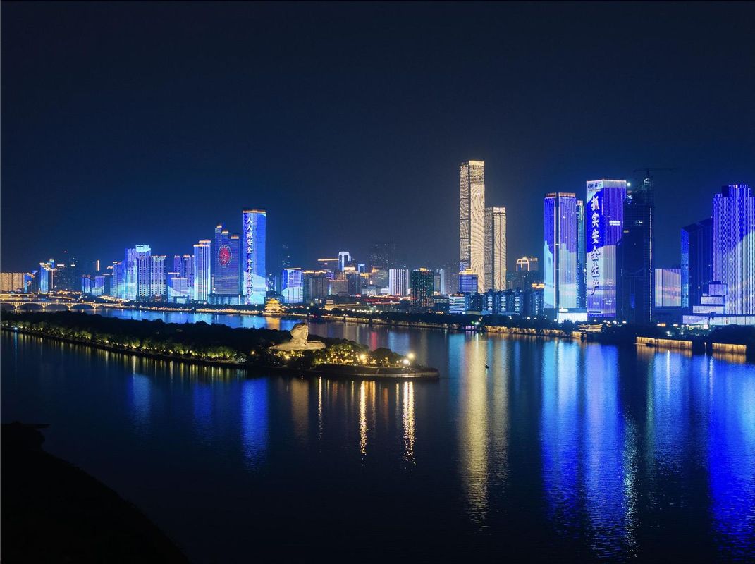 长沙五一广场碧沙湖地铁站亚朵酒店