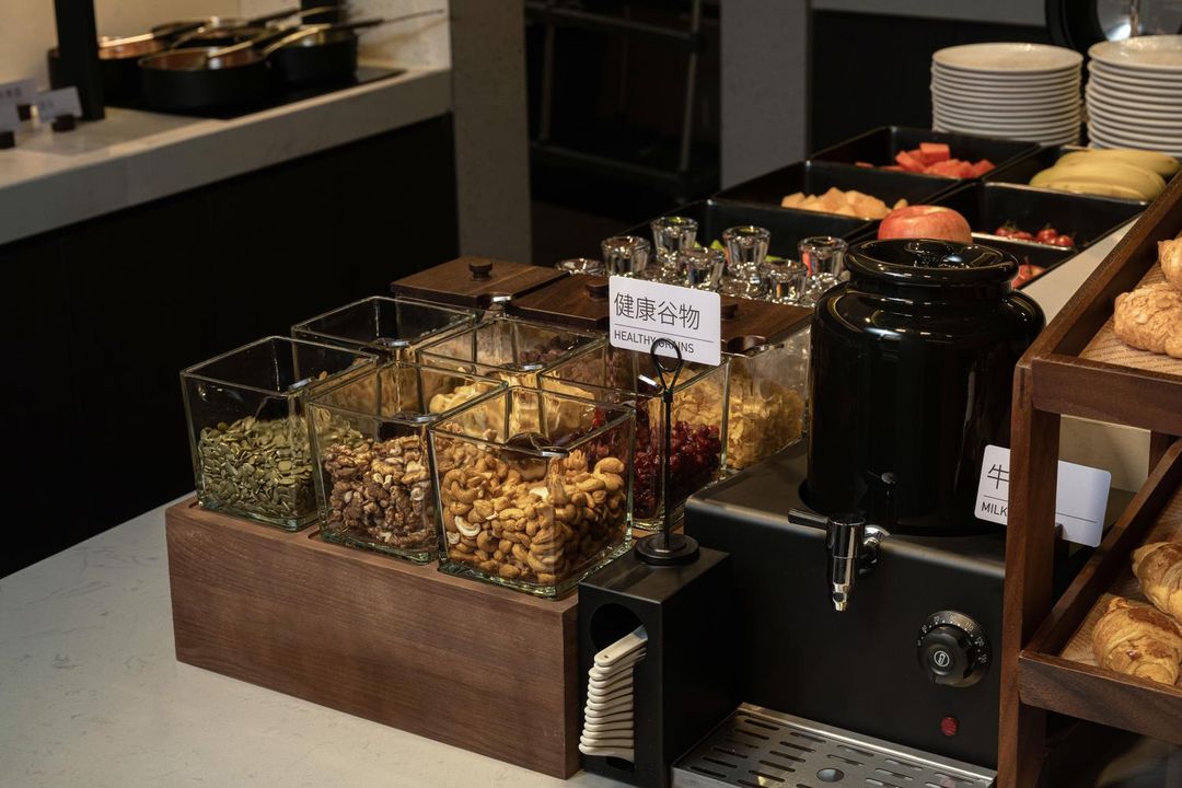 重庆观音桥北滨一路江景亚朵酒店