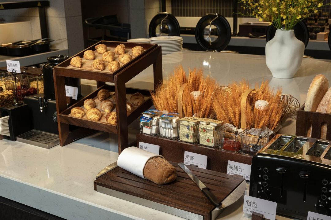 重庆观音桥北滨一路江景亚朵酒店