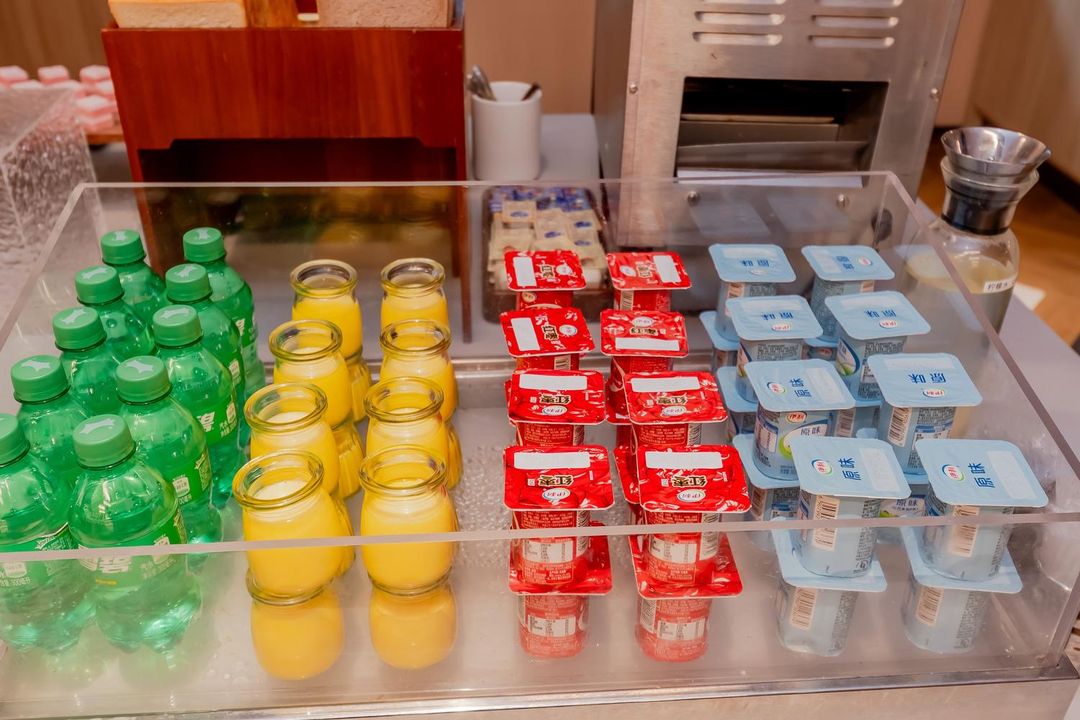 昊颐酒店(杭州萧山国际机场新港地铁站店)
