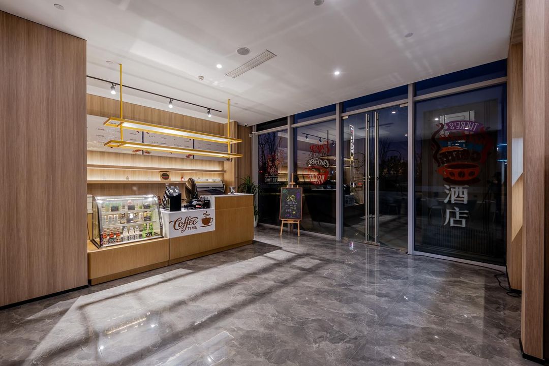昊颐酒店(杭州萧山国际机场新港地铁站店)