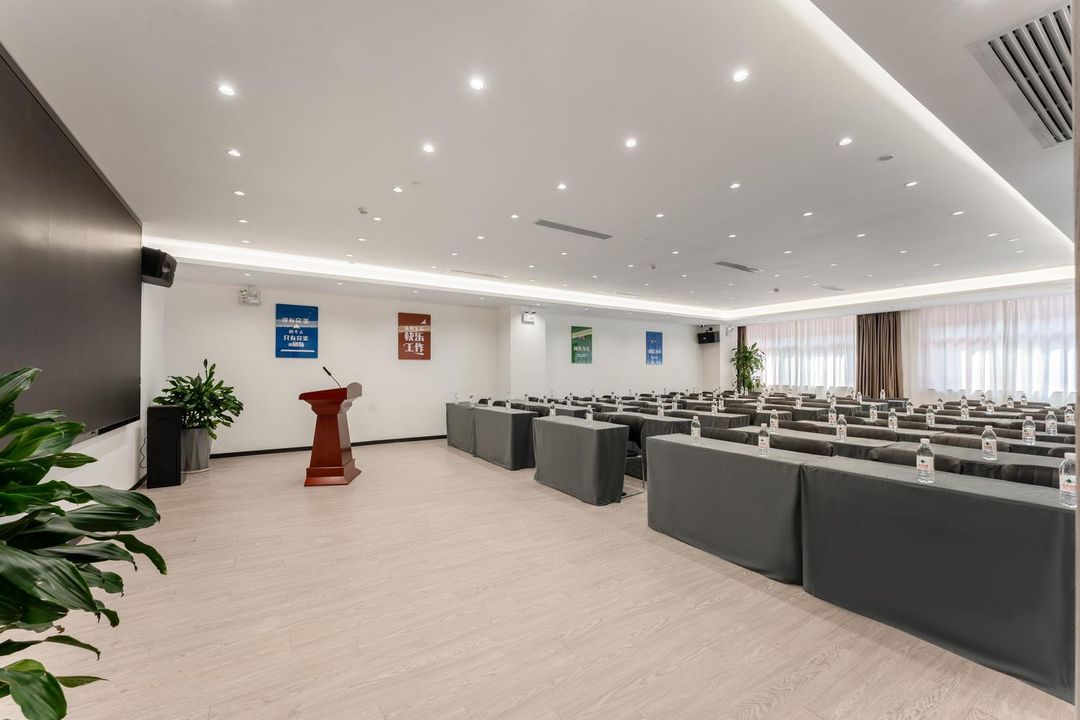 建国扉缦酒店(西安钟楼地铁站回民街店)
