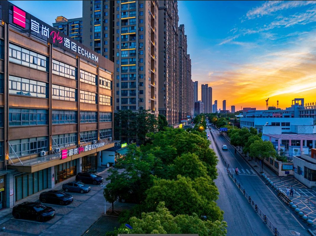 宜尚PLUS酒店(武汉东湖学院大花岭地铁站店)