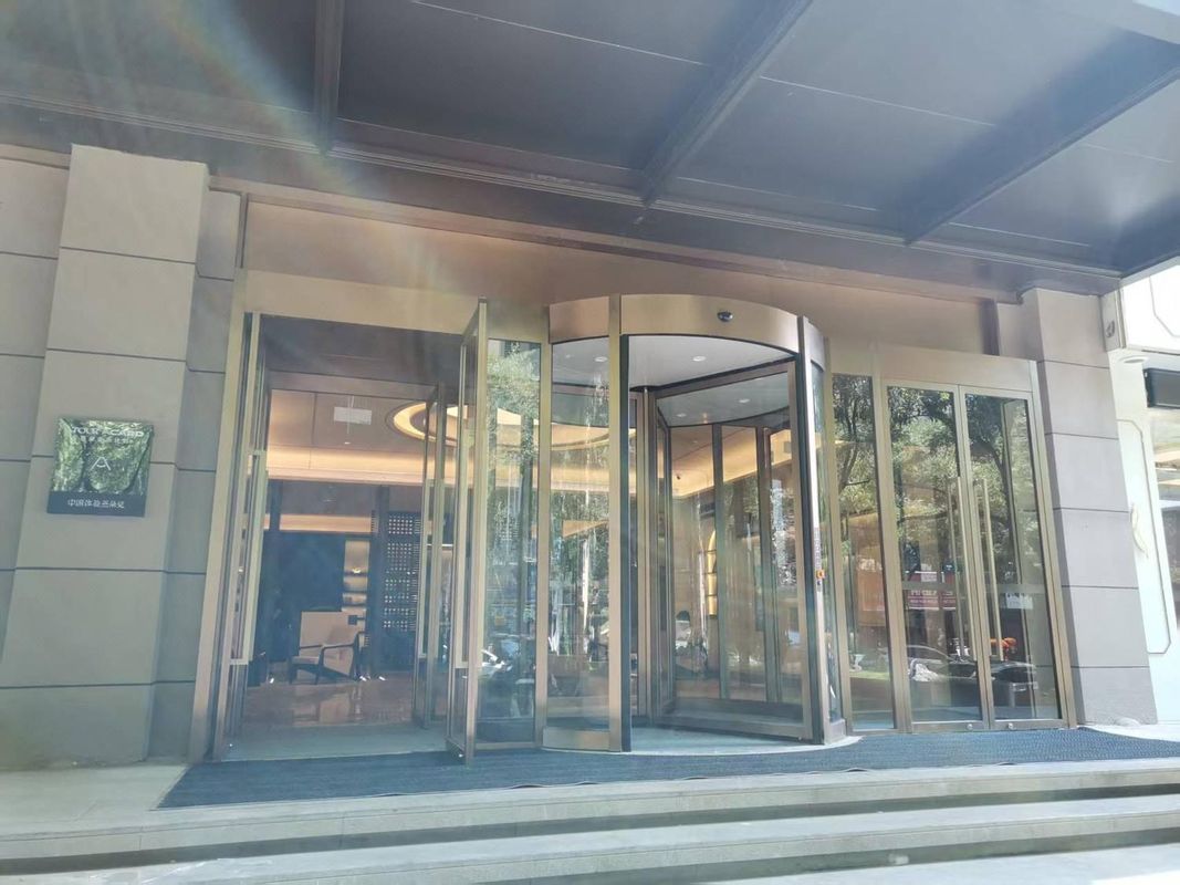 西安交通大学长乐公园地铁站亚朵酒店