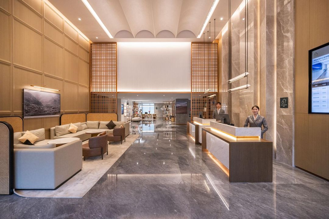 深圳体育中心泥岗西路亚朵酒店