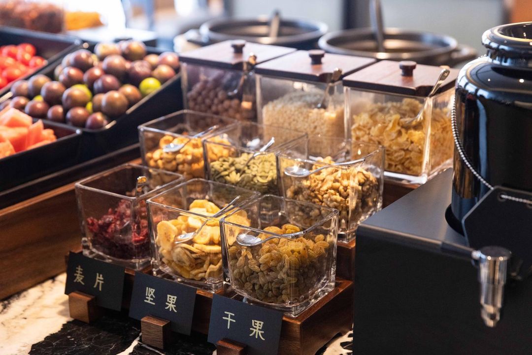 杭州临平龙安湖亚朵酒店