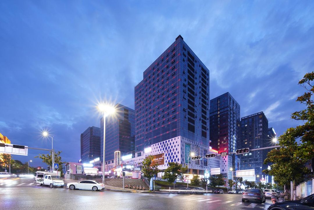 怡程酒店(贵阳龙洞堡国际机场砂之船奥特莱斯店)
