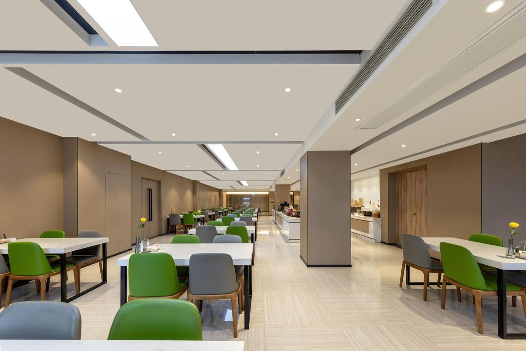 合肥融创乐园高速滨湖时代广场亚朵酒店