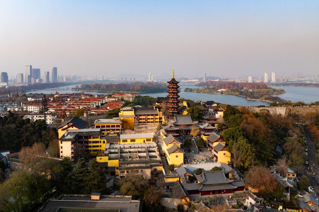 南京鼓楼广场北京东路亚朵酒店