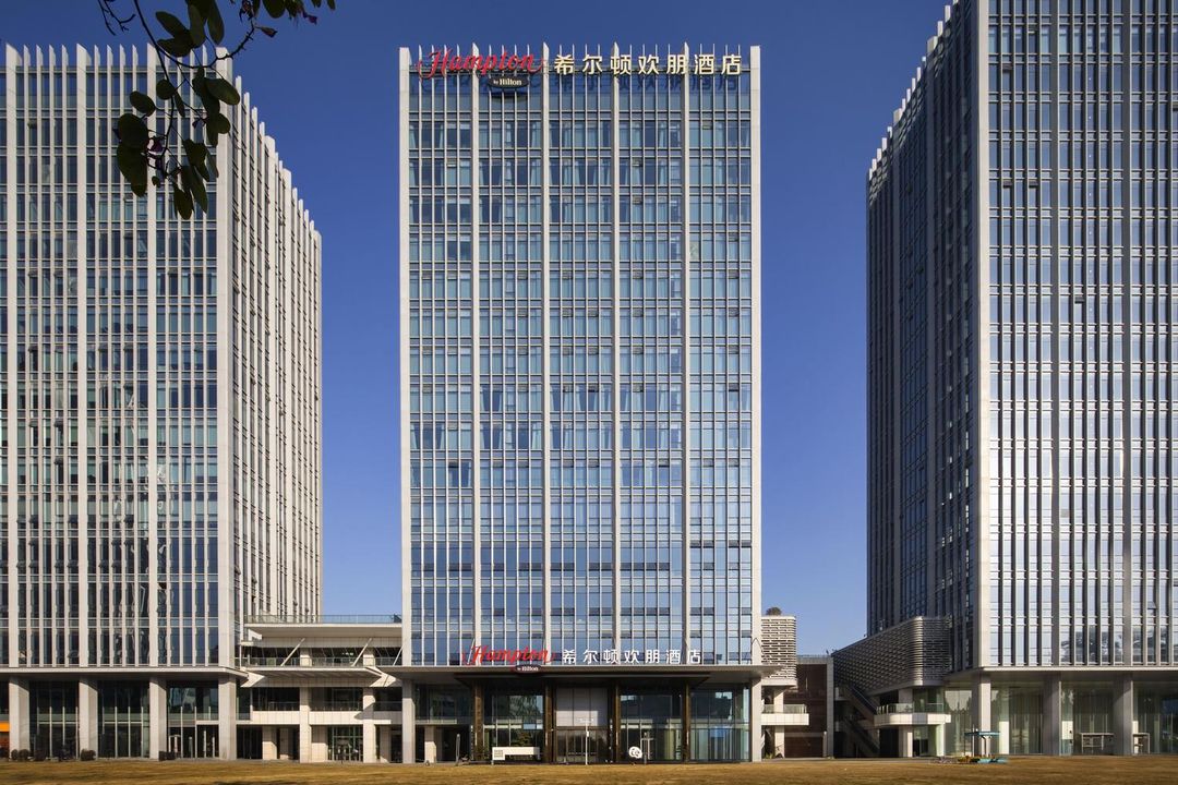 深圳龙华大浪商业中心希尔顿欢朋酒店