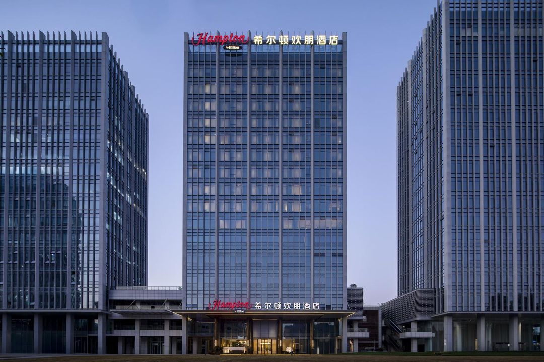 深圳龙华大浪商业中心希尔顿欢朋酒店