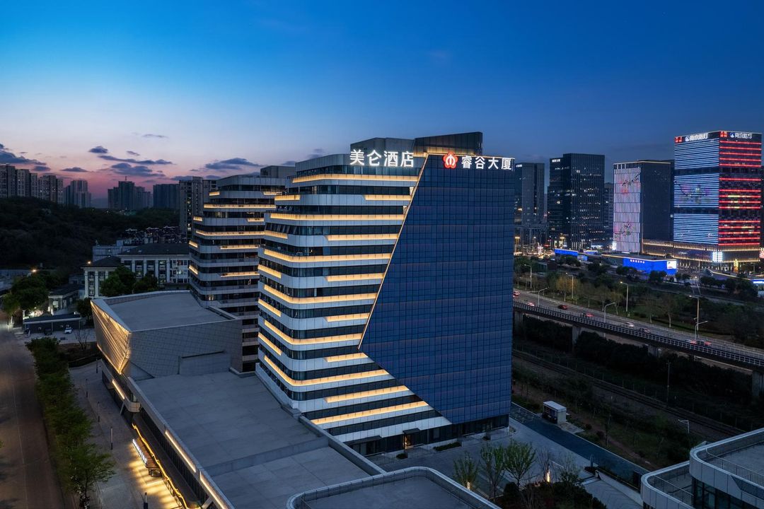 南京软件大道小行地铁站美仑酒店