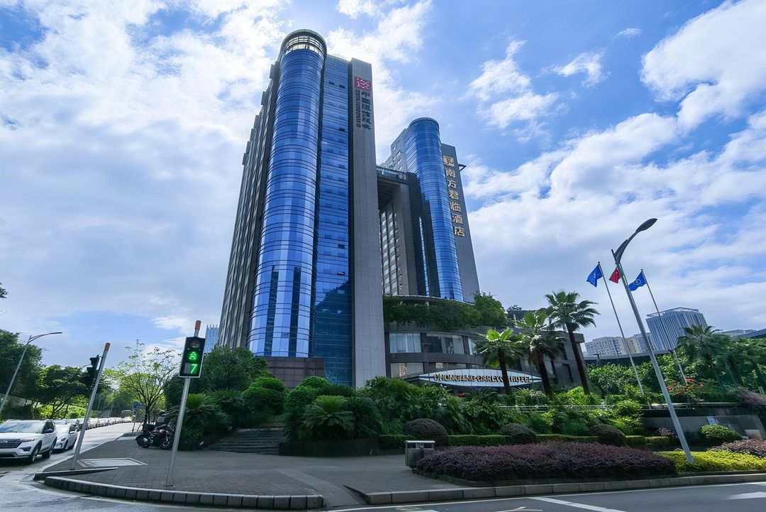 重庆南方君临酒店(奥体中心陈家坪地铁站店)